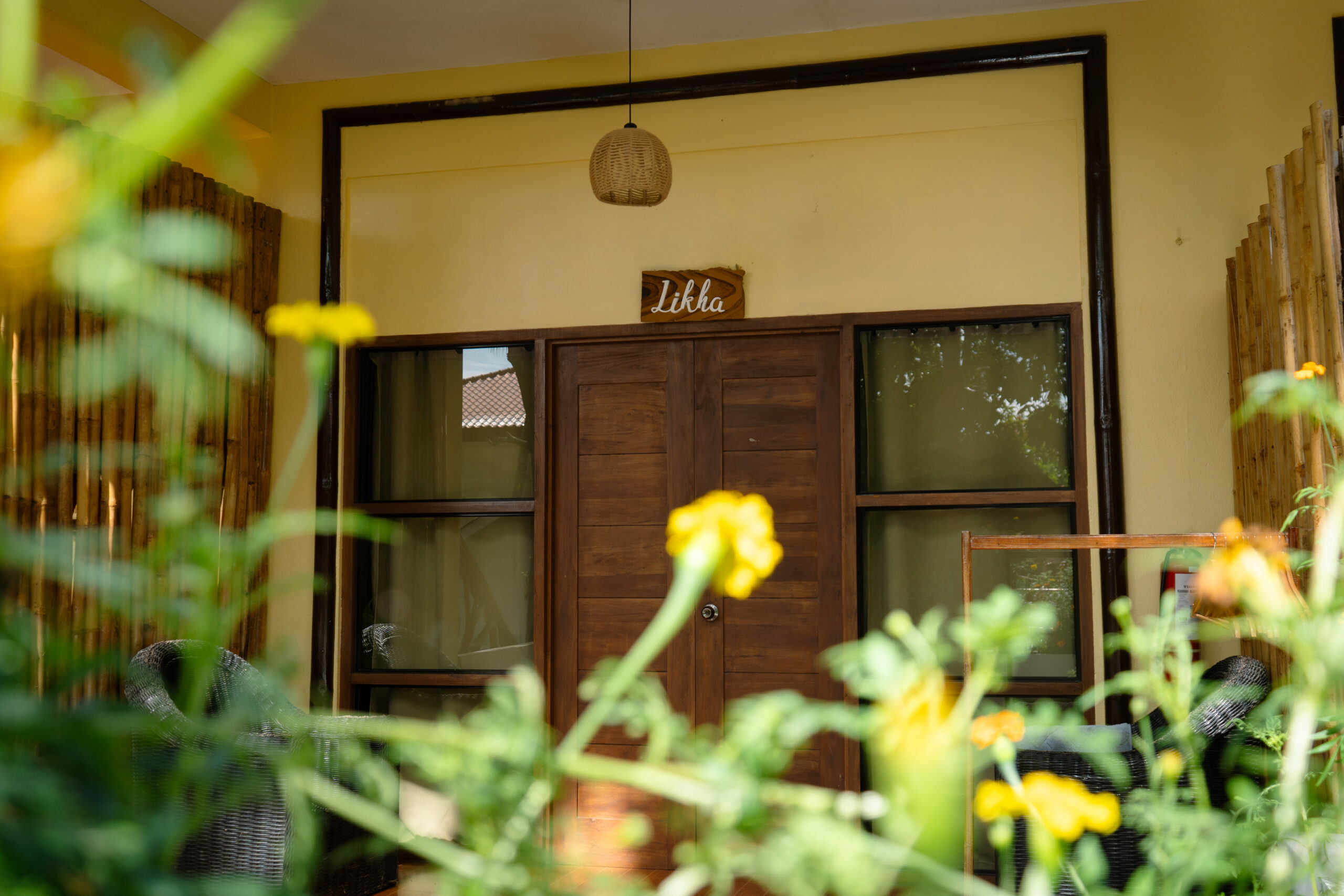 LIKHA, 1 queen size be, 2 single bed for family