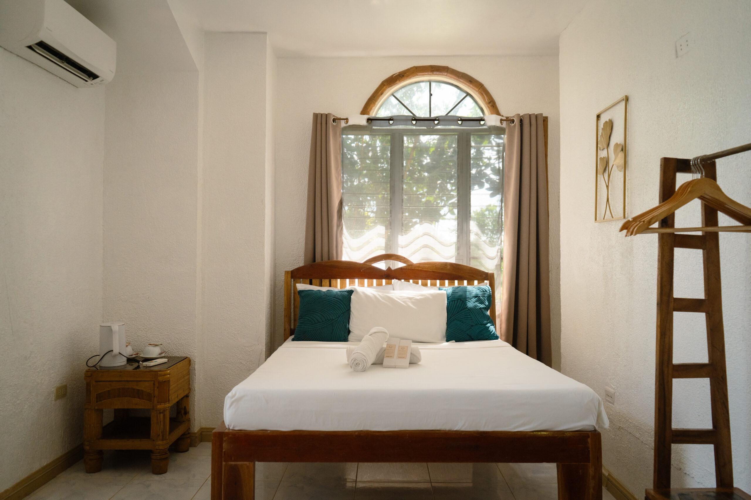 UGNAYAN, Queen bed with private bathroom